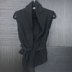 Y London Vest in Black